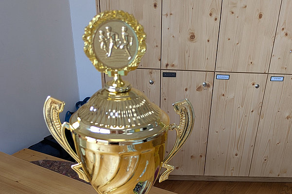 Der Schulpokal für den Grüttlauf 2026 ging erneut an die Schöpflin Schule