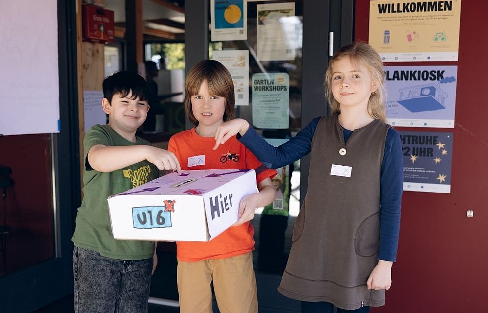 Kinderwahlbüro, veranstaltet von der Schöpflin Schule, dem Werkraum Schöpflin und FABRIC.