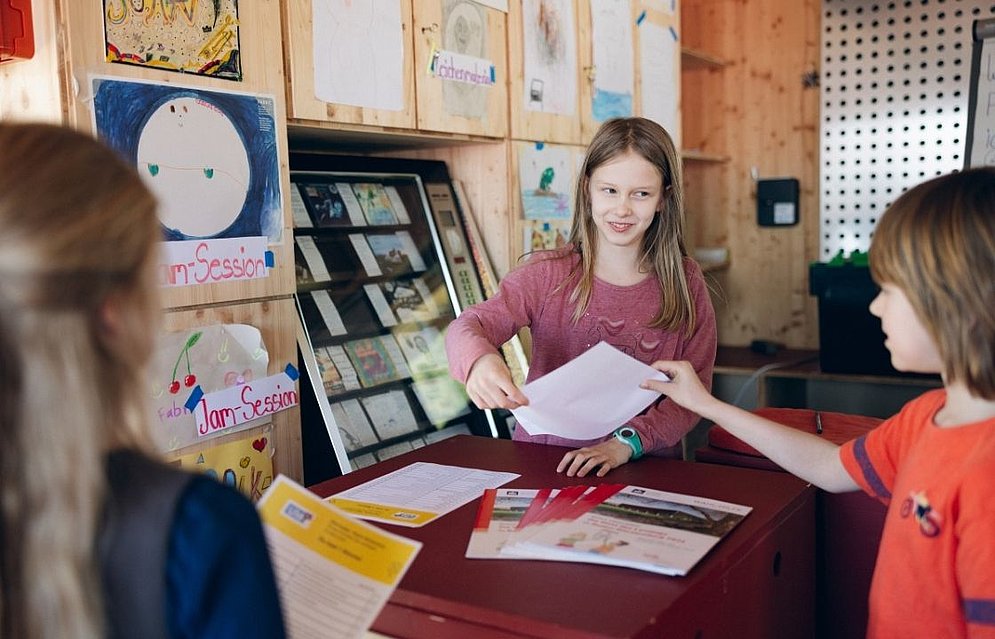 Kinderwahlbüro, veranstaltet von der Schöpflin Schule, dem Werkraum Schöpflin und FABRIC.